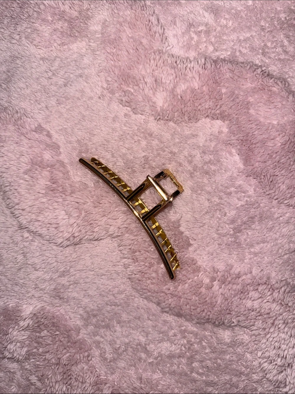 Gold-Tone Women's Hair Claw Clip - Elegant Gold Accent